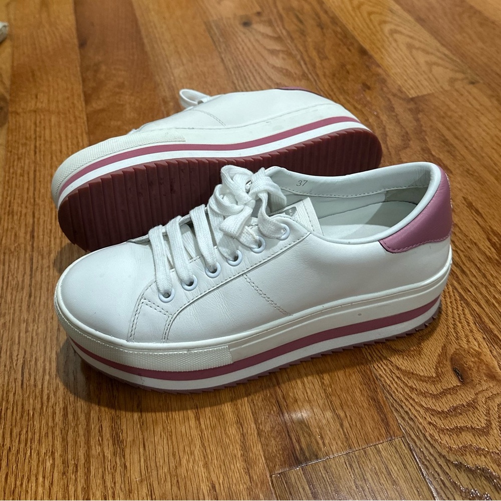 Marc Jacobs White and Pink Platform Sneakers with Classic Design - Picture 5 of 7